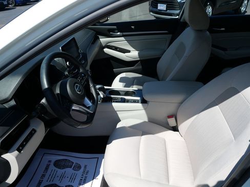 Used 2020 Nissan Altima 2.5 SV FWD image 10