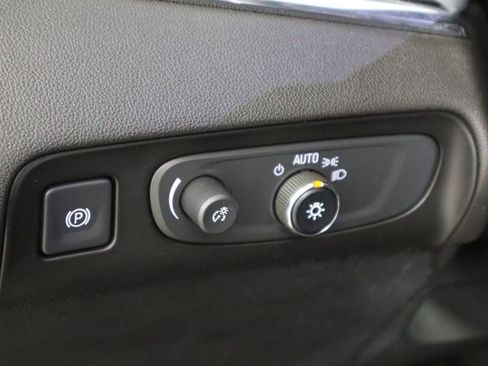 Used 2019 Buick Enclave Essence FWD image 24