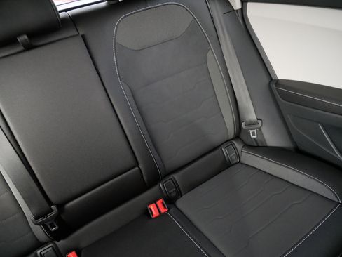 Certified 2025 Volkswagen Taos SE image 14