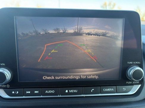 Used 2021 Nissan Rogue S image 14