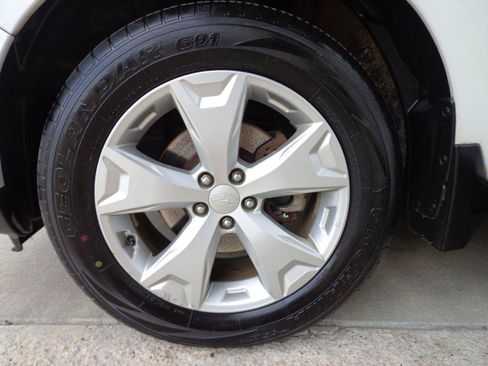 Used 2015 Subaru Forester 2.5i Limited AWD/4WD image 9