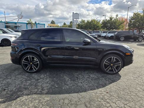 Used 2021 Porsche Cayenne Turbo S image 6