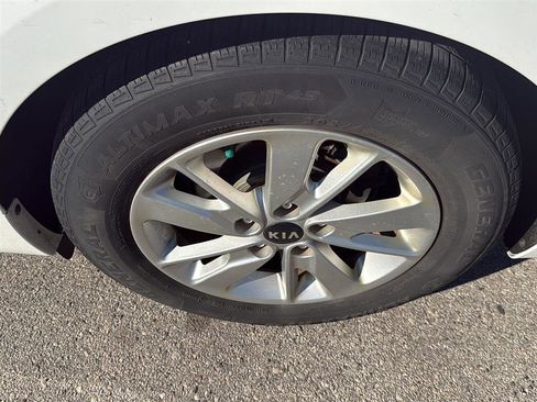 Used 2018 Kia Optima LX image 9