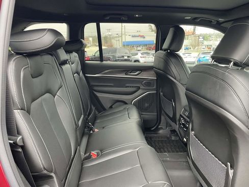 New 2026 Jeep Grand Cherokee Limited w/ Luxury Tech Group II AWD/4WD image 17
