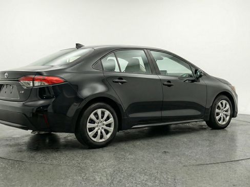 Used 2025 Toyota Corolla LE image 9