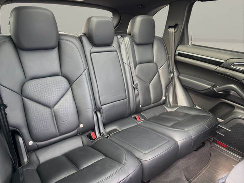 Used 2016 Porsche Cayenne image 20