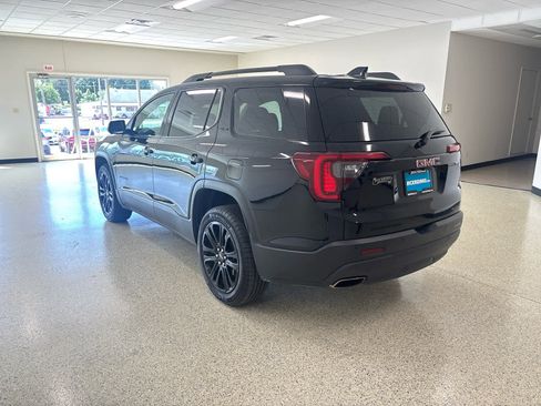 Used 2023 GMC Acadia SLE w/ Driver Convenience Package image 9