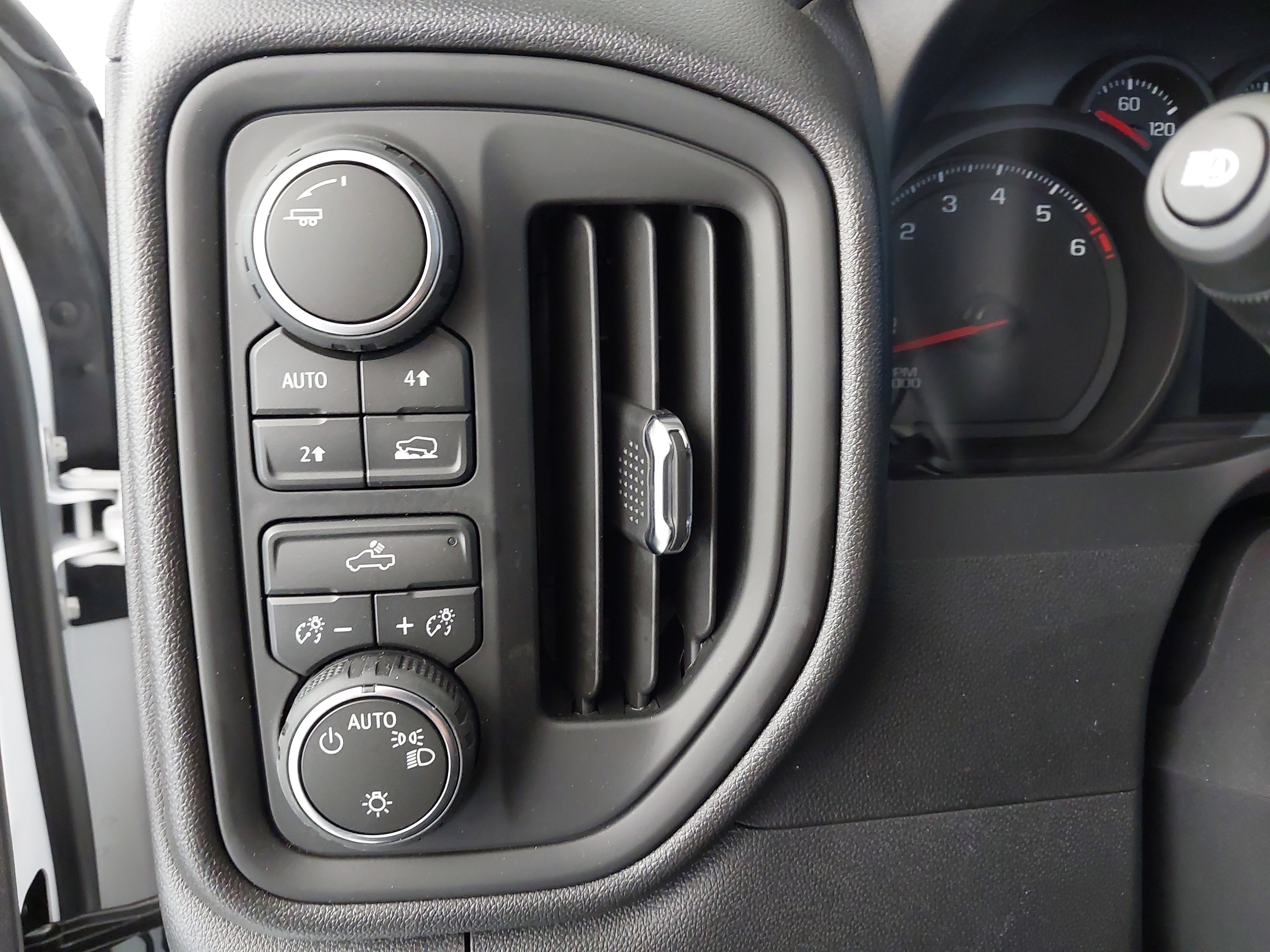 Used 2026 Chevrolet Silverado 1500 Custom AWD/4WD image 24