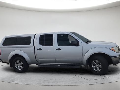 Used 2010 Nissan Frontier SE w/ Moonroof Pkg AWD/4WD image 5