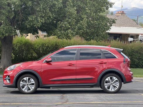 Used 2020 Kia Niro EX FWD image 8