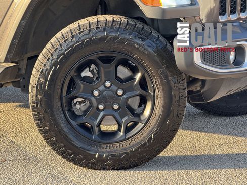 Used 2023 Jeep Gladiator Sport image 3