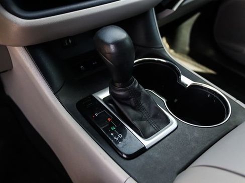 Used 2014 Toyota Highlander LE image 16