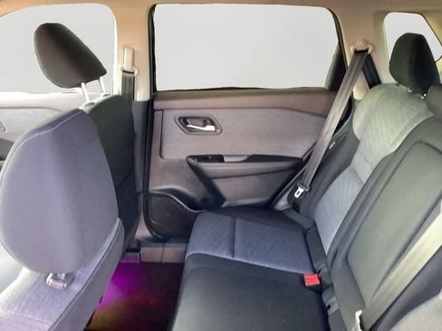 Used 2023 Nissan Rogue SV image 15