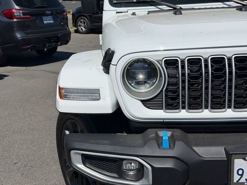 Used 2024 Jeep Wrangler Unlimited Sahara AWD/4WD image 5