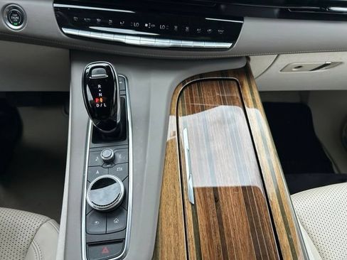 Used 2021 Cadillac Escalade Premium Luxury Platinum AWD/4WD image 18