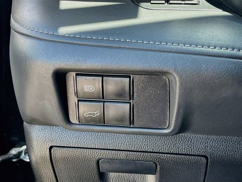 Used 2022 Toyota Highlander XLE AWD/4WD image 10