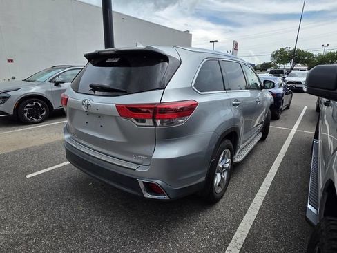 Used 2018 Toyota Highlander Limited FWD image 2