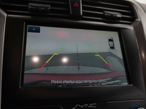 Used 2020 Ford Fusion SE AWD/4WD image 26