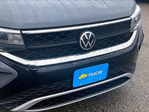 Used 2022 Volkswagen Taos SE w/ Panoramic Sunroof Package image 28