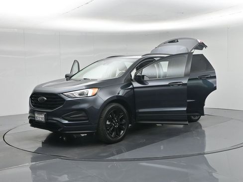 Used 2022 Ford Edge SE w/ Black Appearance Package image 32