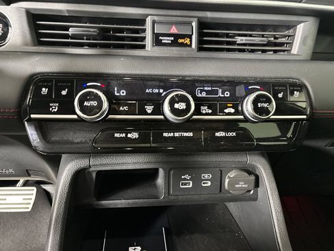 Used 2025 Honda Pilot Black Edition image 22