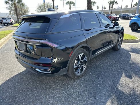 Used 2024 Lincoln Nautilus Premier image 6