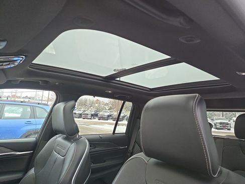 Used 2023 Jeep Grand Cherokee Overland w/ Luxury Tech Group IV image 30