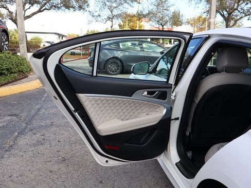 Used 2023 Genesis G70 3.3T w/ Sport Prestige Package image 28