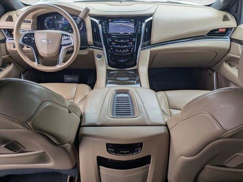 Used 2018 Cadillac Escalade Platinum image 17