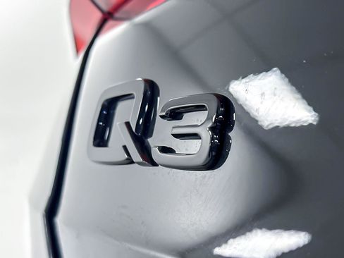 New 2025 Audi Q3 2.0T Premium image 25
