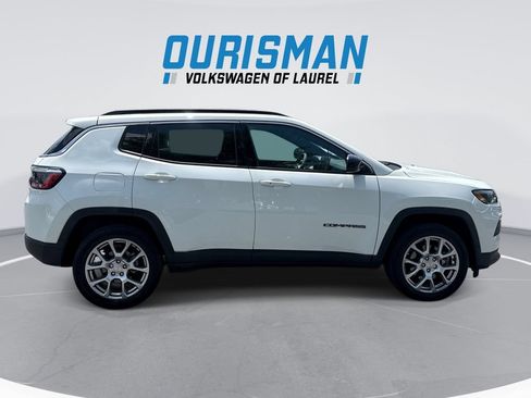 Used 2023 Jeep Compass Latitude AWD/4WD image 9