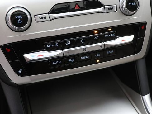 Used 2022 Ford Explorer XLT w/ Equipment Group 202A image 25