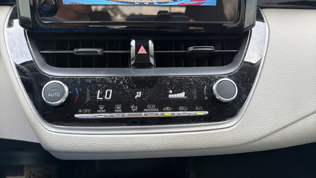 Used 2025 Toyota Corolla LE FWD image 21