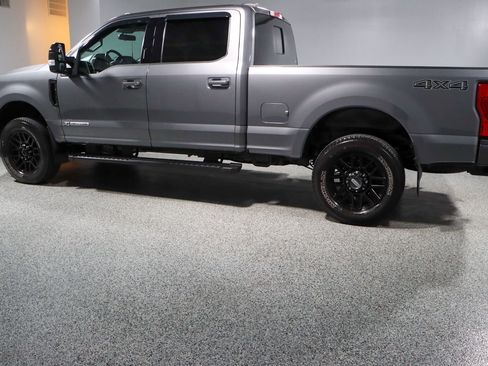 Used 2022 Ford F250 Lariat w/ Black Appearance Package image 10