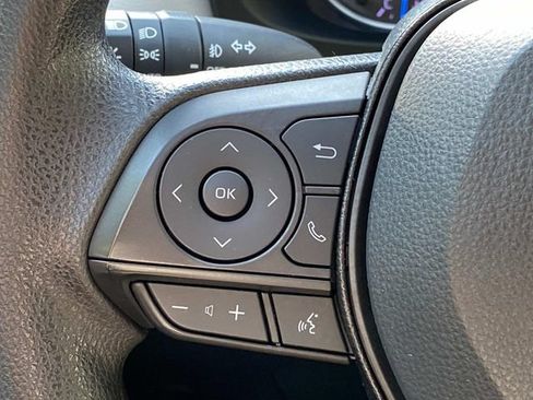 Used 2021 Toyota RAV4 XLE AWD/4WD image 18