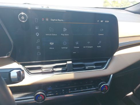 Used 2025 Chevrolet Equinox ACTIV w/ Safety and Technology Package FWD image 18