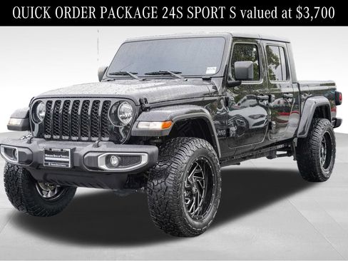Used 2023 Jeep Gladiator Sport image 3