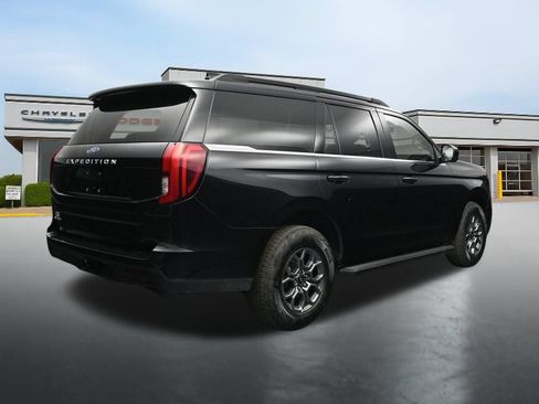 Used 2025 Ford Expedition Active AWD/4WD image 5