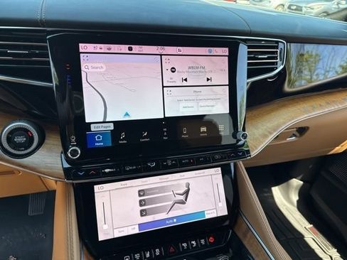 Used 2022 Jeep Grand Wagoneer Series III w/ Rear Seat Video Group 1 AWD/4WD image 21