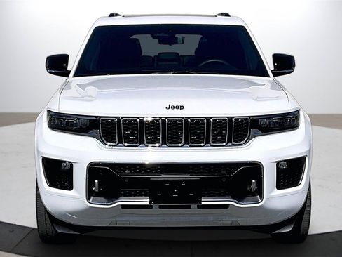 Certified 2023 Jeep Grand Cherokee Overland w/ Luxury Tech Group IV image 3
