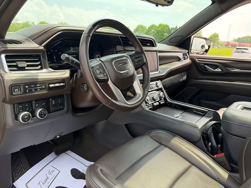 Used 2023 GMC Yukon XL Denali w/ Denali Reserve Package AWD/4WD image 17