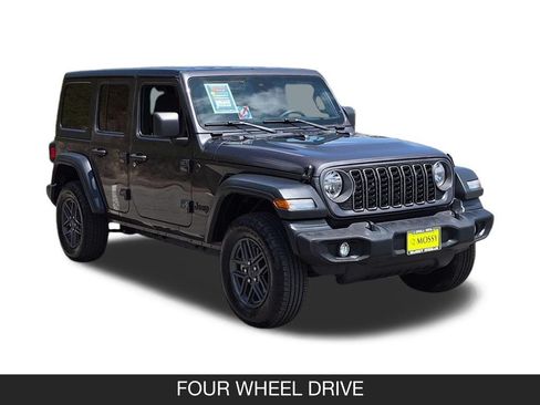 Used 2025 Jeep Wrangler Unlimited Sport AWD/4WD image 2