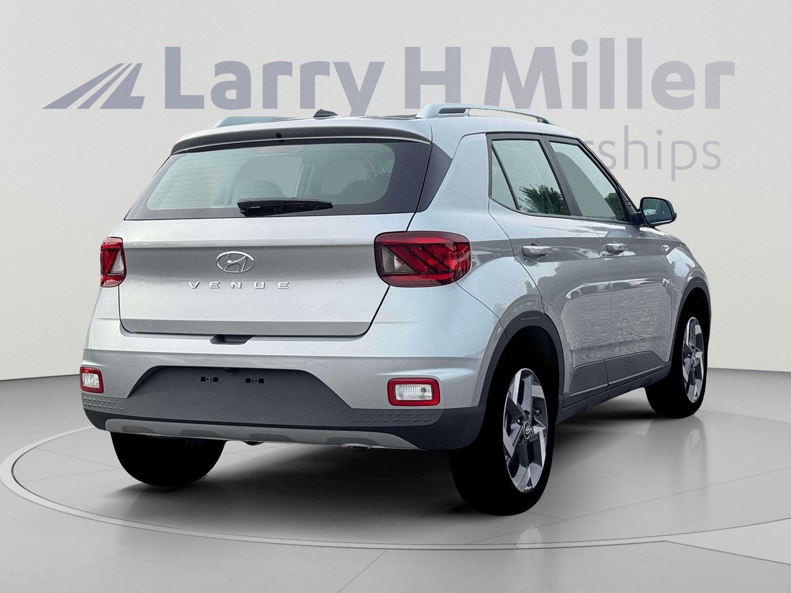 Used 2026 Hyundai Venue SEL FWD image 7