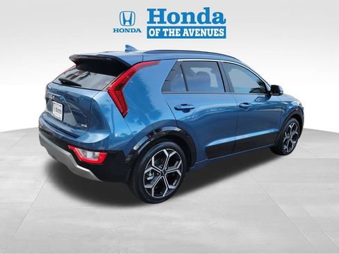 Used 2023 Kia Niro EX Touring FWD image 4