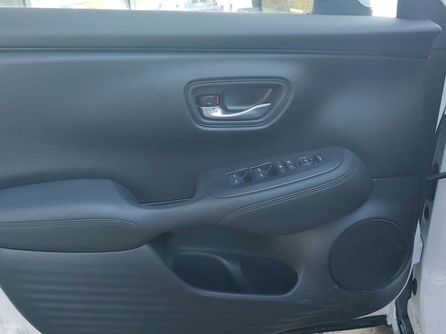 Used 2023 Honda HR-V LX image 17