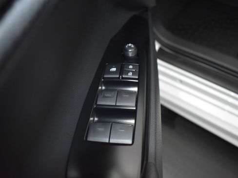 Used 2025 Toyota Camry SE image 16