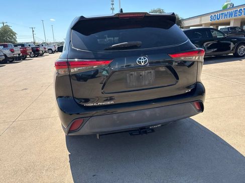 Used 2020 Toyota Highlander XLE FWD image 6