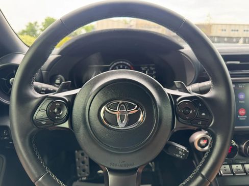 Used 2025 Toyota GR86 Premium RWD image 33