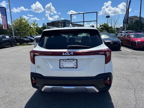 New 2025 Kia Seltos EX image 4