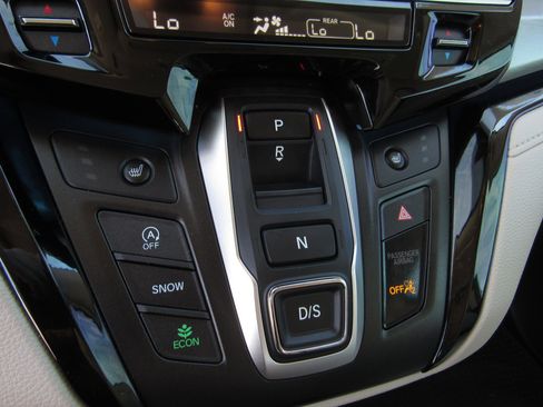 Certified 2025 Honda Odyssey Touring image 24